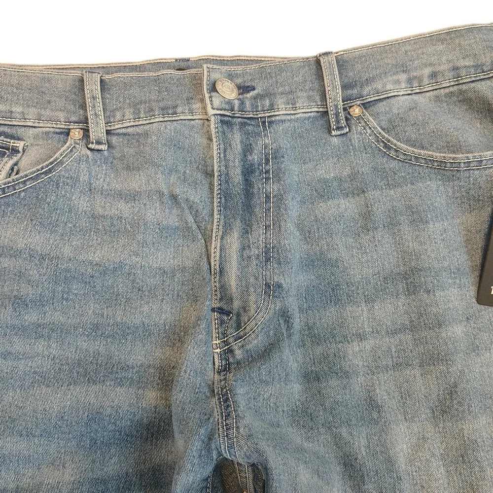 True Religion Geno SN Flap Slim Light Idyllic Wash‎ 40x32 Relaxed Slim Jean A4